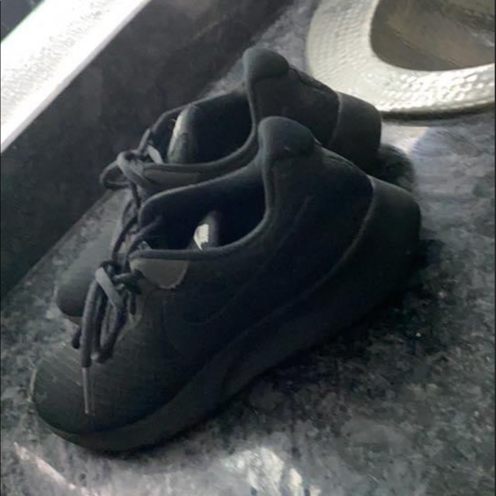 Black Nike shoes !